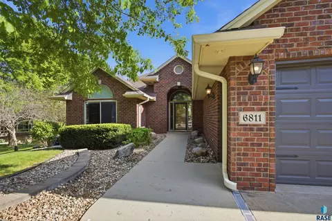 6811 E Split Rock Cir, Sioux Falls, SD 57110