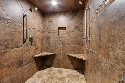 Bath - 6811 E Split Rock Cir, Sioux Falls, SD 57110 photo 3 of 4