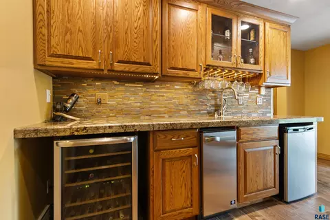 Kitchen - 6811 E Split Rock Cir, Sioux Falls, SD 57110 photo 7 of 7