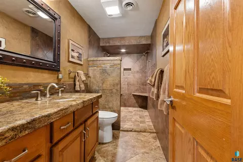 Bath - 6811 E Split Rock Cir, Sioux Falls, SD 57110 photo 2 of 4