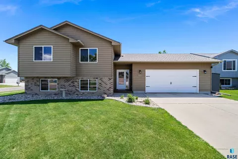 8801 W 18th St, Sioux Falls, SD 57106