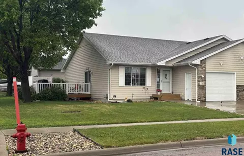 210 W Maple St, Harrisburg, SD 57032
