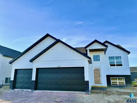 6304 W Goldberg Dr, Sioux Falls, SD 57107