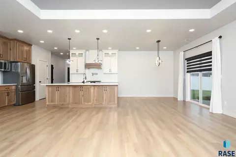 Living - 705 Quartzite Cir, Tea, SD 57064 photo 3 of 3
