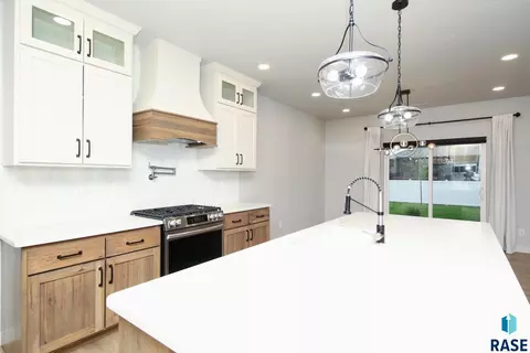 Kitchen - 705 Quartzite Cir, Tea, SD 57064 photo 6 of 8