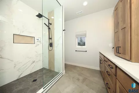 Bath - 705 Quartzite Cir, Tea, SD 57064 photo 1 of 2