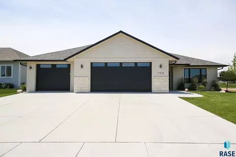705 Quartzite Cir, Tea, SD 57064
