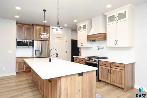 Kitchen - 705 Quartzite Cir, Tea, SD 57064 photo 3 of 8