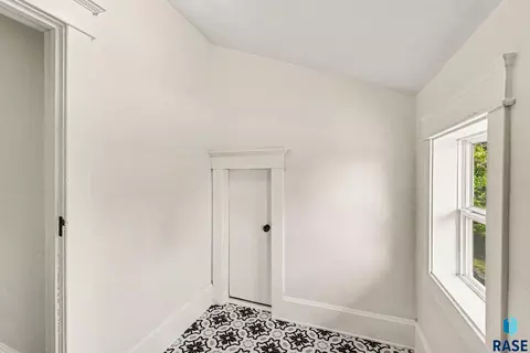 Entry Way - 23301 448th Ave, Madison, SD 57042 photo 5 of 6