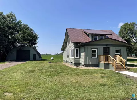 Exterior - 23301 448th Ave, Madison, SD 57042 photo 4 of 11