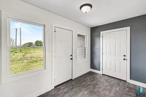 Entry Way - 23301 448th Ave, Madison, SD 57042 photo 6 of 6