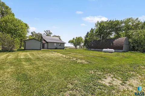 Exterior - 23301 448th Ave, Madison, SD 57042 photo 4 of 7