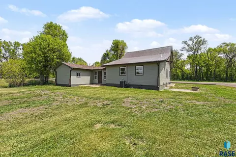 Exterior - 23301 448th Ave, Madison, SD 57042 photo 6 of 11