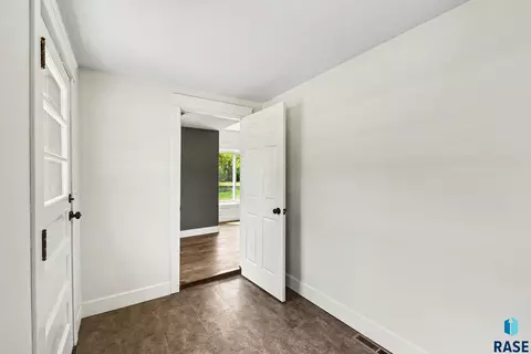 Entry Way - 23301 448th Ave, Madison, SD 57042 photo 1 of 6