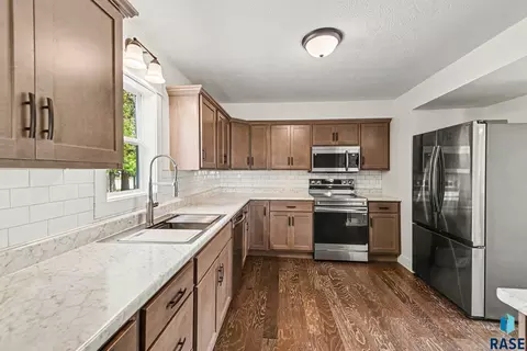Kitchen - 23301 448th Ave, Madison, SD 57042 photo 1 of 3