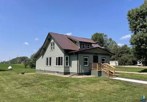 Exterior - 23301 448th Ave, Madison, SD 57042 photo 5 of 11