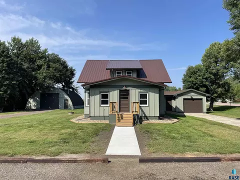 Exterior - 23301 448th Ave, Madison, SD 57042 photo 3 of 11