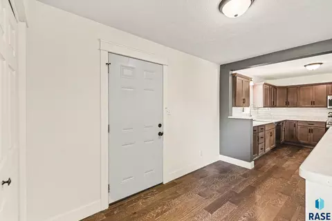 Entry Way - 23301 448th Ave, Madison, SD 57042 photo 3 of 6