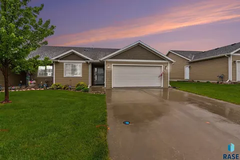 6105 W Maxwell Pl, Sioux Falls, SD 57107