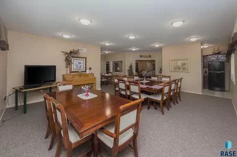 Dining - 4502 E 49th St #3, Sioux Falls, SD 57110 photo 5 of 6