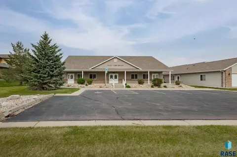 Exterior - 4502 E 49th St #3, Sioux Falls, SD 57110 photo 5 of 5