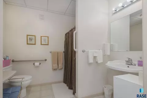 Bath - 4502 E 49th St #3, Sioux Falls, SD 57110 photo 3 of 3