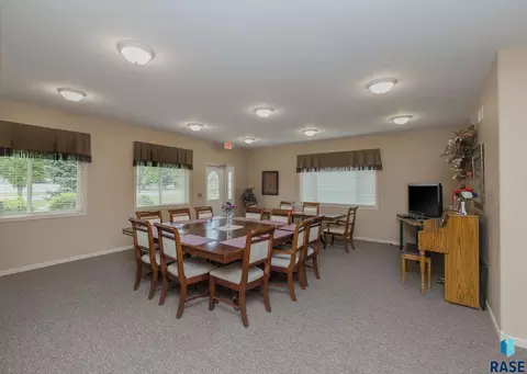 Dining - 4502 E 49th St #3, Sioux Falls, SD 57110 photo 3 of 6