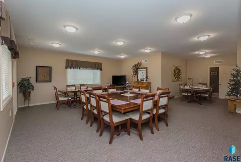 Dining - 4502 E 49th St #3, Sioux Falls, SD 57110 photo 6 of 6