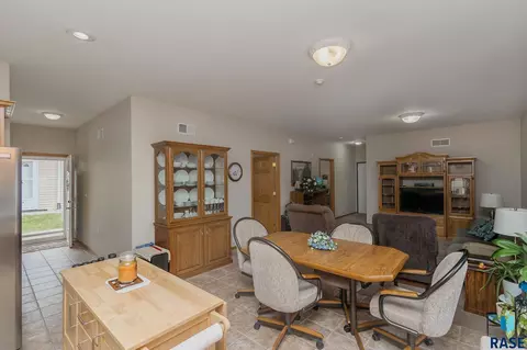 Dining - 4502 E 49th St #3, Sioux Falls, SD 57110 photo 2 of 6