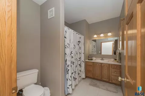 Bath - 4502 E 49th St #3, Sioux Falls, SD 57110 photo 2 of 3