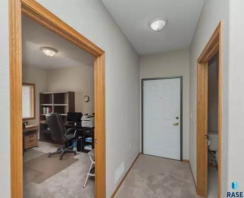 Entry Way - 4502 E 49th St #3, Sioux Falls, SD 57110 photo 1 of 3