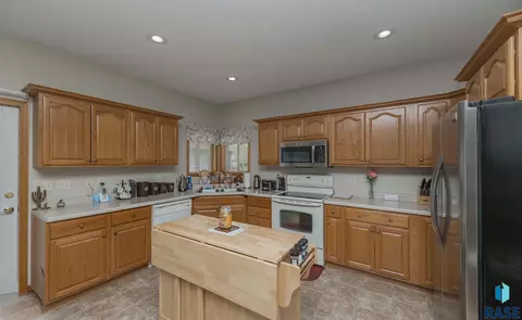 4502 E 49th St #3, Sioux Falls, SD 57110