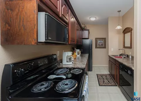 Kitchen - 4502 E 49th St #3, Sioux Falls, SD 57110 photo 4 of 4