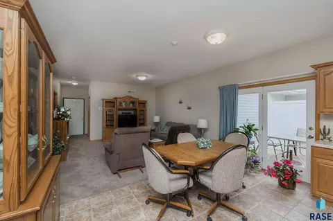 Dining - 4502 E 49th St #3, Sioux Falls, SD 57110 photo 1 of 6