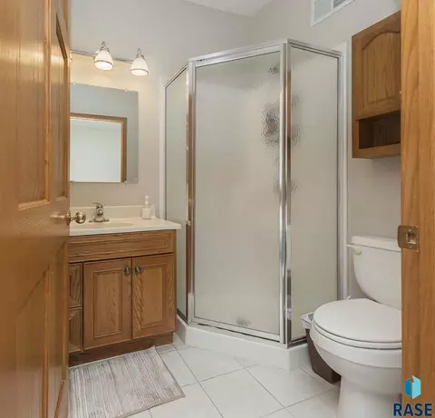 Bath - 4502 E 49th St #3, Sioux Falls, SD 57110 photo 1 of 3