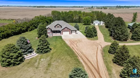 47152 276th St, Harrisburg, SD 57032