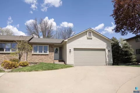 610 E 57th St, Sioux Falls, SD 57108
