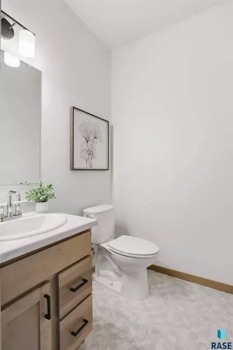 Bath - 3402 S Jerome Pl, Sioux Falls, SD 57106 photo 3 of 3
