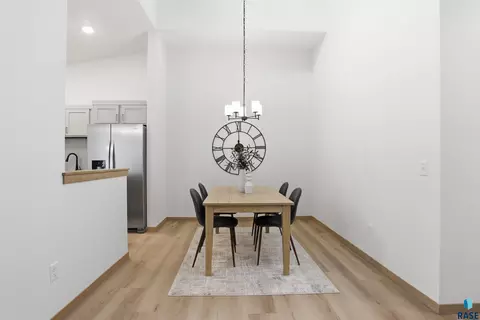 Dining - 3402 S Jerome Pl, Sioux Falls, SD 57106 photo 2 of 2