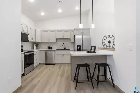Kitchen - 3402 S Jerome Pl, Sioux Falls, SD 57106 photo 1 of 3