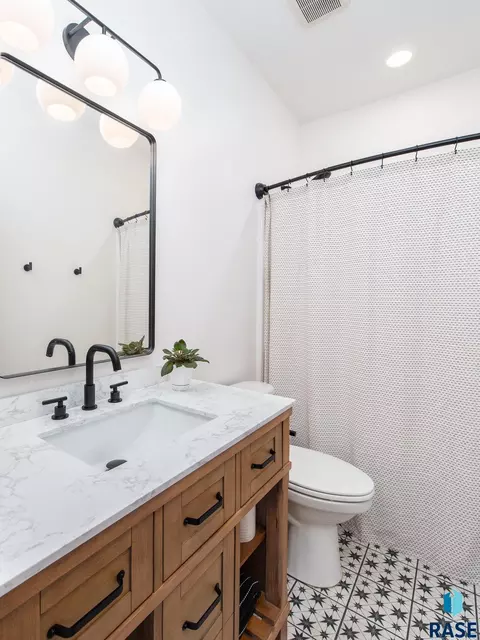 Bath - 9010 E 33rd St, Sioux Falls, SD 57110 photo 3 of 4