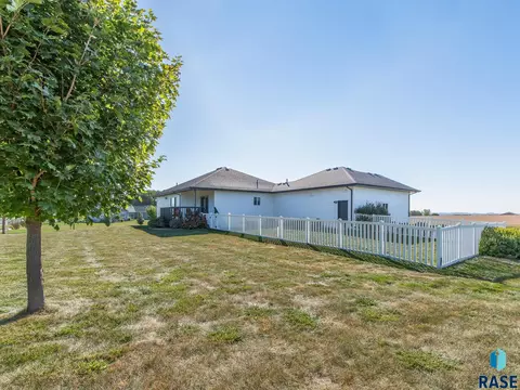 Exterior - 9010 E 33rd St, Sioux Falls, SD 57110 photo 7 of 10