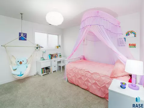 Bedroom - 9010 E 33rd St, Sioux Falls, SD 57110 photo 2 of 3