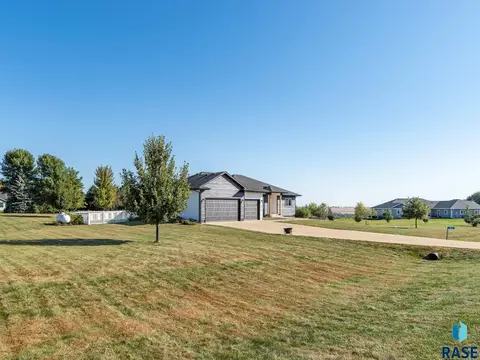 Exterior - 9010 E 33rd St, Sioux Falls, SD 57110 photo 3 of 10