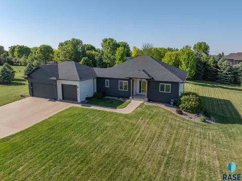 Exterior - 9010 E 33rd St, Sioux Falls, SD 57110 photo 1 of 10