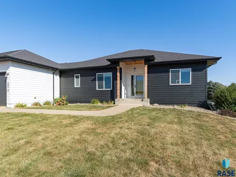 Exterior - 9010 E 33rd St, Sioux Falls, SD 57110 photo 8 of 10