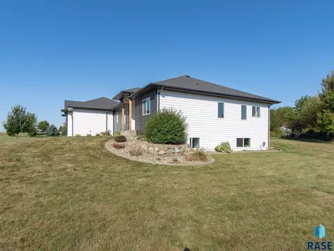 Exterior - 9010 E 33rd St, Sioux Falls, SD 57110 photo 5 of 10