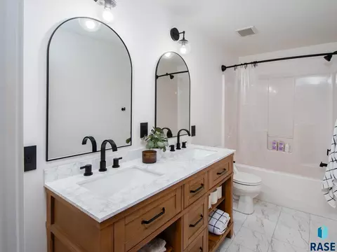 Bath - 9010 E 33rd St, Sioux Falls, SD 57110 photo 4 of 4
