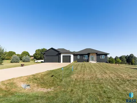Exterior - 9010 E 33rd St, Sioux Falls, SD 57110 photo 2 of 10