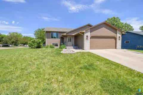 204 W Birchwood Dr, Brandon, SD 57005